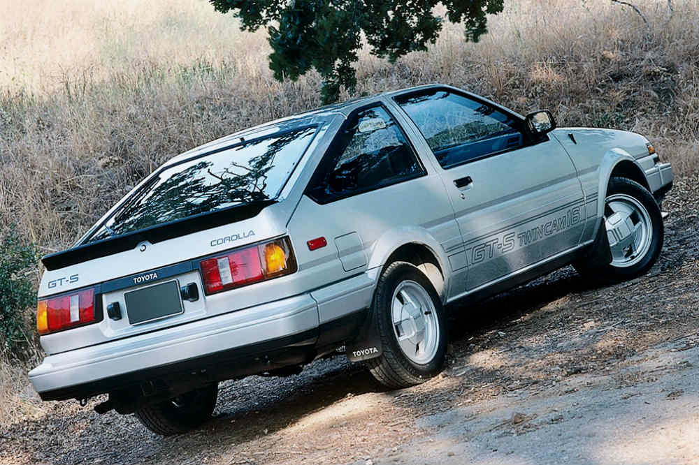 Diferentes coches mismas piezas Toyota Corolla