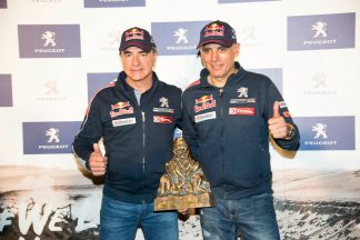 Carlos Sainz: “Este triunfo en el Dakar es el más bonito y emotivo”