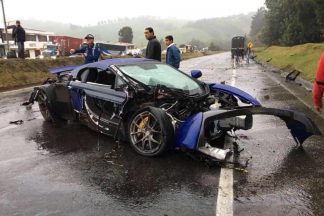 Acaban destrozados tres deportivos en un mismo accidente Destrozados tres deportivos mismo accidente