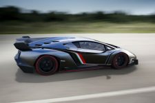 Lamborghini Egoista vs Veneno