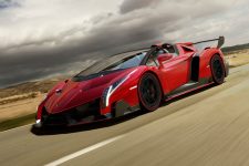 Lamborghini Egoista vs Veneno