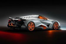 Lamborghini Egoista vs Veneno