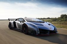 Lamborghini Egoista vs Veneno