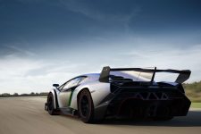 Lamborghini Egoista vs Veneno