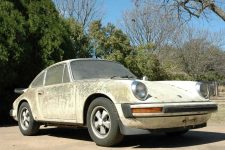 Porsche 911 S de 1976 cubierto de musgo