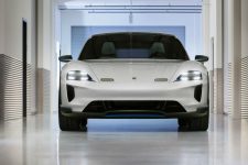 Porsche Mission E Cross Turismo 1