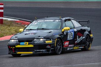 Carlos Tavares, CEO de PSA, en las 24 Horas de Nürburgring con un Opel Calibra Carlos Tavares, CEO de PSA, en las 24 Horas de Nürburgring con un Opel Calibra