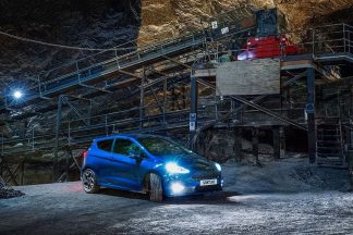 Elfyn Evans lleva el Ford Fiesta al límite en una mina de sal Elfyn Evans lleva el Ford Fiesta al límite en una mina de sal