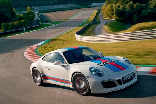Porsche 911 puede vestir la decoración clásica Martini Racing Design