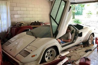 Encuentra un Lamborghini Countach en el garaje de su abuela