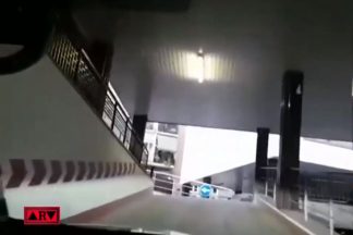 Dos agentes, de 'rallye' en el parking de la dirección de la Guardia Civil rallye guardia civil