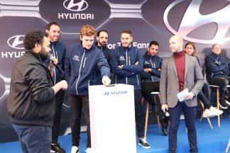 Los jugadores del Atlético de Madrid reciben sus Hyundai Santa Fe Atletico de Madrid Hyundai Santa Fe