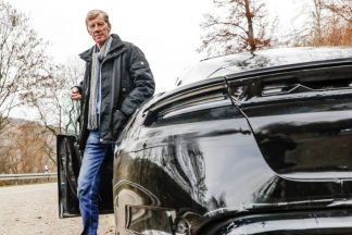 Vídeo: Walter Röhrl prueba el nuevo Porsche Taycan Walter Rohrl prueba Porsche Taycan