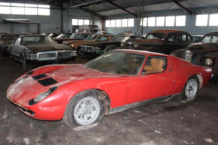 Encuentran 81 clásicos abandonados en un almacén en Francia Lamborghini Miura Barn Find
