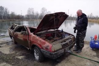Vídeo: un coche pasa seis meses sumergido en un lago helado... ¡Y arranca!