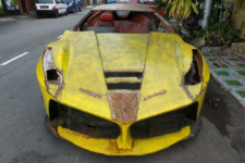 réplica de Ferrari LaFerrari