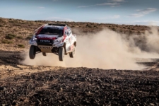 Vídeo: prueba de Fernando Alonso con el Toyota Hilux del Dakar