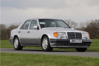 Sale a subasta el Mercedes 500 E de Rowan Atkinson