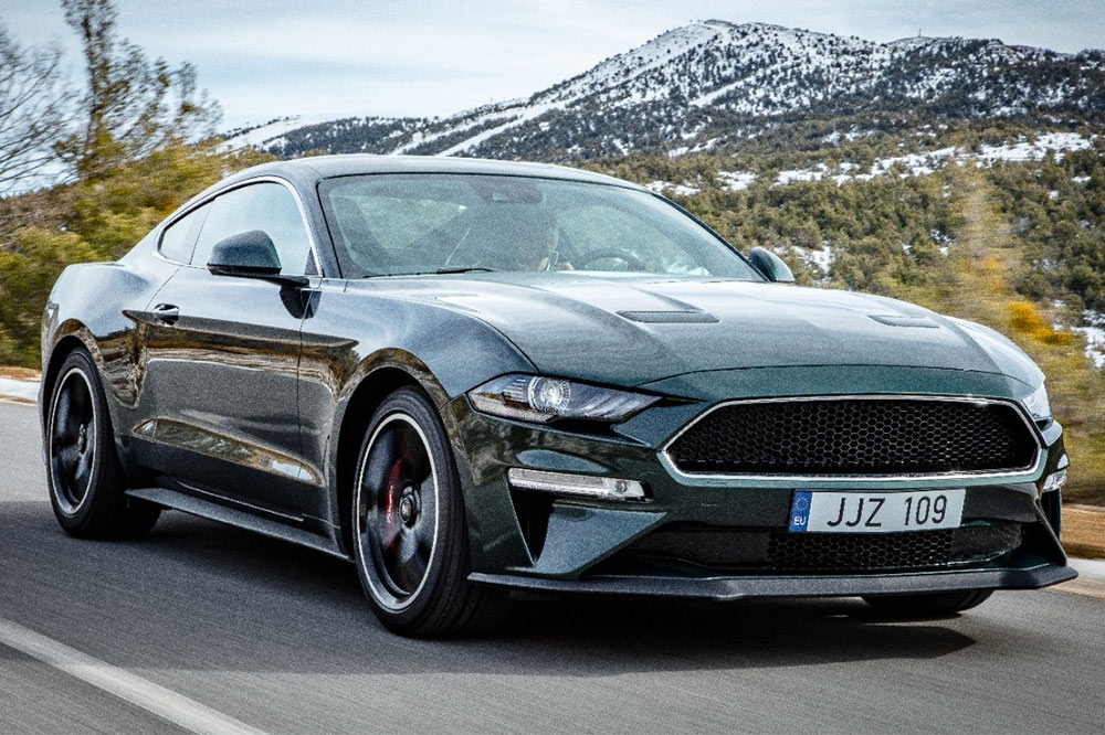 coches de produccion con imagen retro Ford mustang