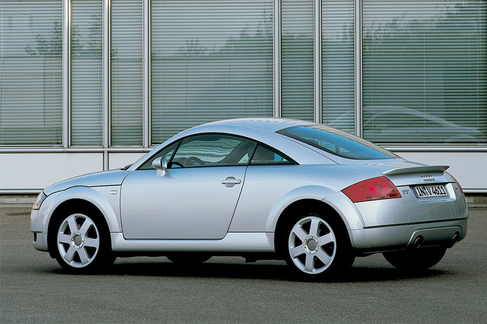 coches de produccion con imagen retro Audi tt