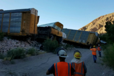 Descarrila unDescarrila un tren cargado de Jeep Gladiator tren cargado de Jeep Galdiator