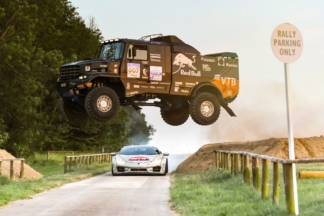 Vídeo: el Lamborghini de Mad Mike contra el Kamaz de Eduard NIkolaev Mad Mike Eduard Nikolaev Goodwood
