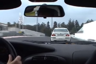 Vídeo: un Porsche 911 GT3 trata de seguir a Sabine Schmitz en Nürburgring con un ‘Ring Taxi’ Sabine Schmitz Nurburgring Ring Taxi Porsche 911 GT3