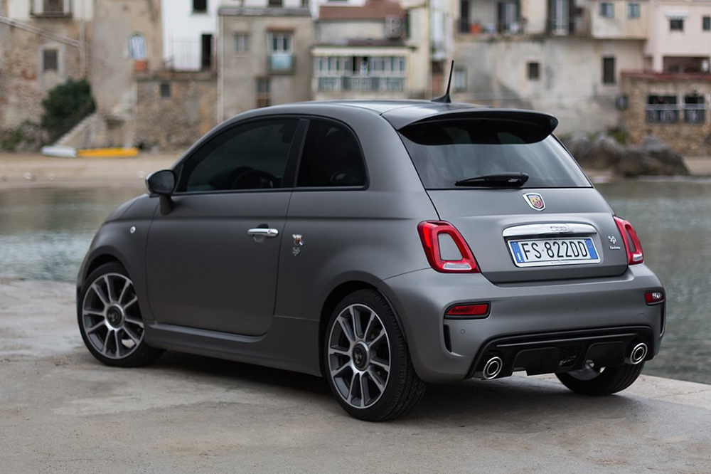 Versiones divertidas de coches aburridos 595