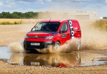Esapekka Lappi y Janne Ferm ponen a prueba la Citroën Berlingo en un circuito de rallyes Esapekka Lappi y Janne Ferm ponen a prueba la Citroën Berlingo en un circuito de rallyes