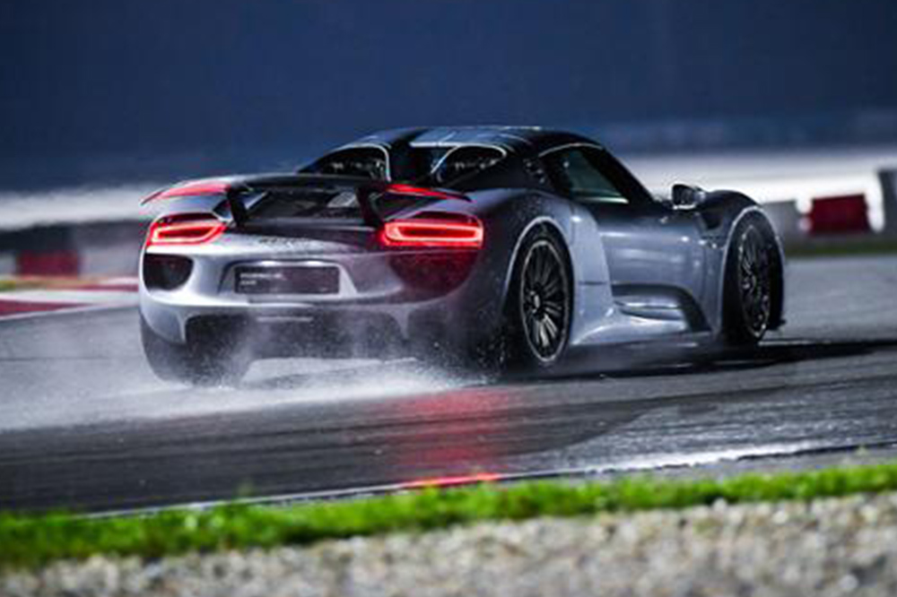 porsche con electricidad 918 spyder