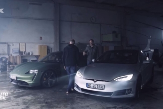 Drag Race: Porsche Taycan Turbo S vs Tesla Model S P100D Porsche Taycan Turbo S vs Tesla Model S P100D