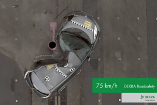 Vídeo: así es el espectacular ‘crash test’ lateral contra un poste a 75 km/h ‘crash test’ lateral contra un poste