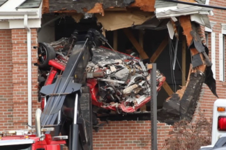 Empotra su Porsche contra un segundo piso Porsche