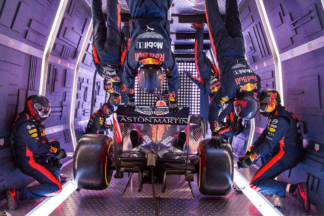 Vídeo: Red Bull realiza un pit-stop con gravedad cero