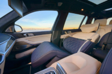 BMW X7 ZeroG Lounger
