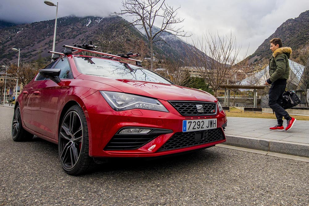 coches de jorge lorenzo leon