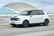 coches de producción con espejos digitales