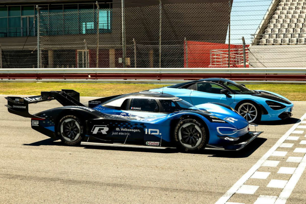 VW I.D. R contra McLaren 720S