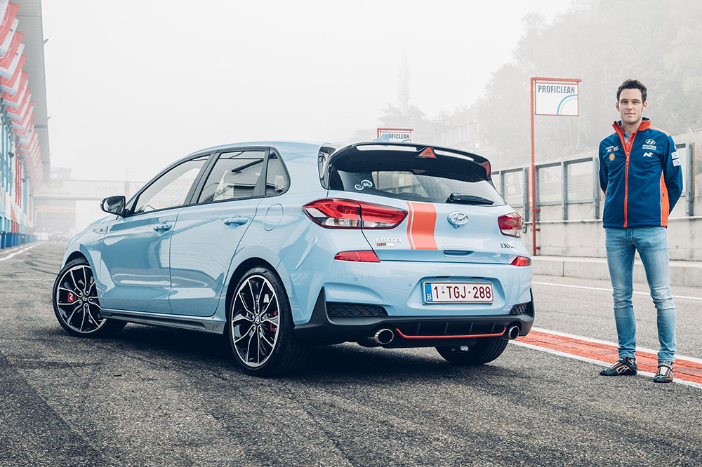 coches con nombres de pilotos 28