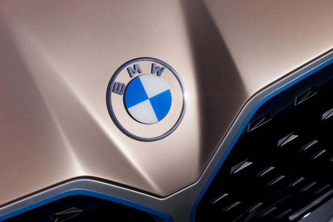 BMW nuevo logo bidimensional transparente