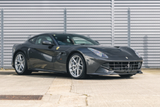 Subastan el Ferrari F12berlinetta de Chris Harris, presentador de Top Gear