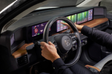 Las pantallas del Honda e son sencillas de manejar.