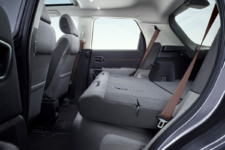 Los asientos traseros del Honda e se abaten en una única unidad.