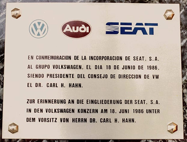 placa de la incorporación de SEAT al Grupo Volkswagen