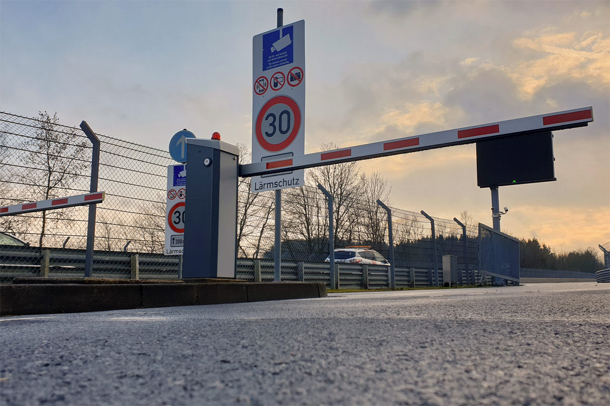 barrera entrada Nürburgring