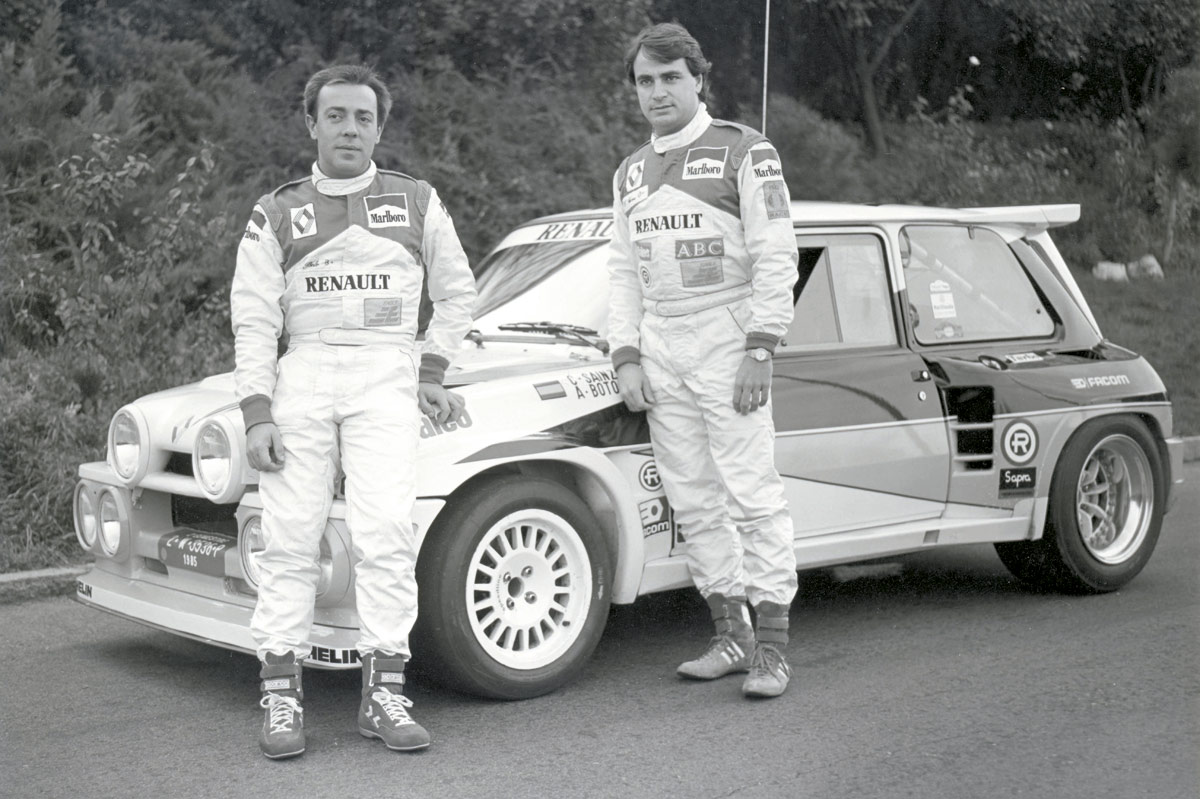 Antonio Boto y Carlos Sainz con el Renault 5 Tour de Corse