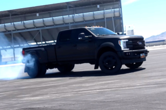 VÍDEO: Ken Block derrapa incluso con una Ford F-450 Ken Block Ford F-450