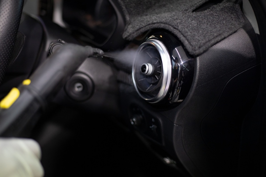 sanidad-advierte-peligros-ozono-luz-ultravioleta-desinfectar-coche