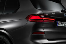 BMW X7 Dark Shadow Edition