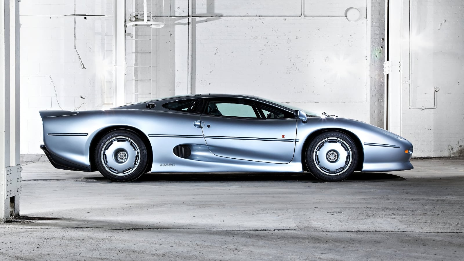 Jaguar XJ220